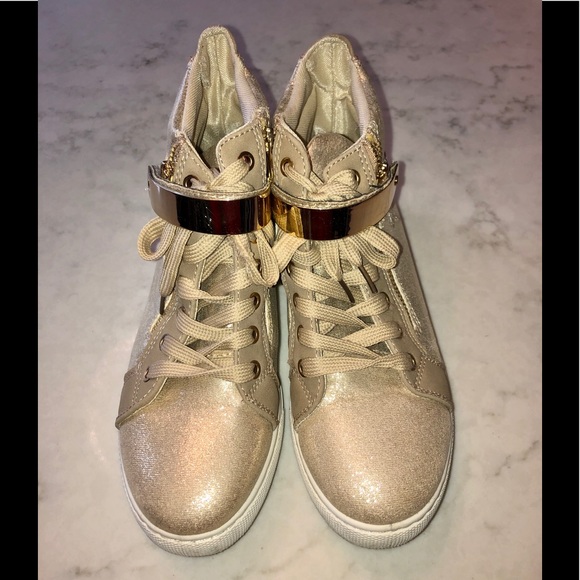 SO Girl Gold Glitter High Top Sneaker Size 6.5